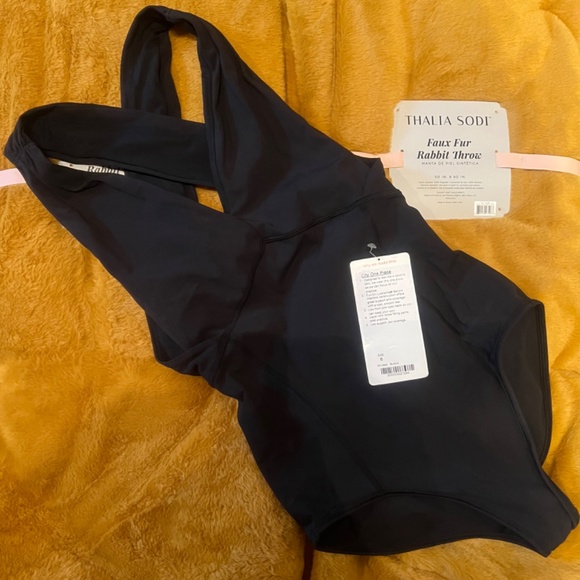Lululemon City One Piece - Picture 4 of 4